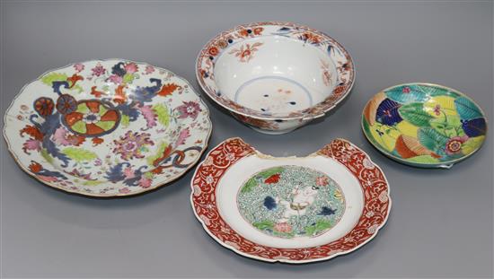 Two 18th century Chinese tobacco leaf plates and two 18th century Chinese Kangxi bowls (4)